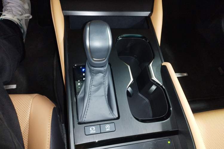 Used Lexus ES 2025 200 Premium Edition Gear Lever