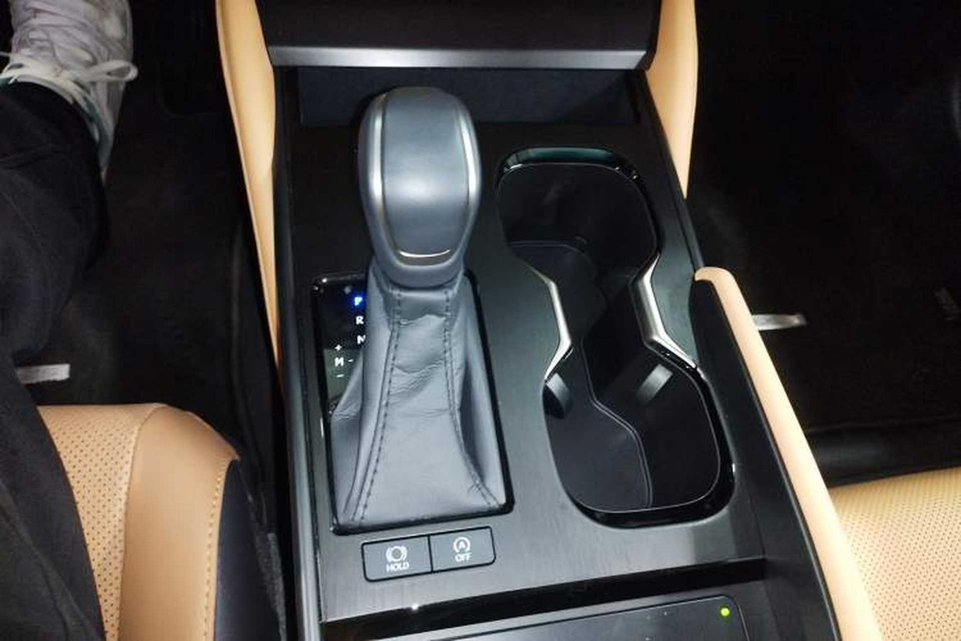 Used Lexus ES 2025 200 Premium Edition Gear Lever