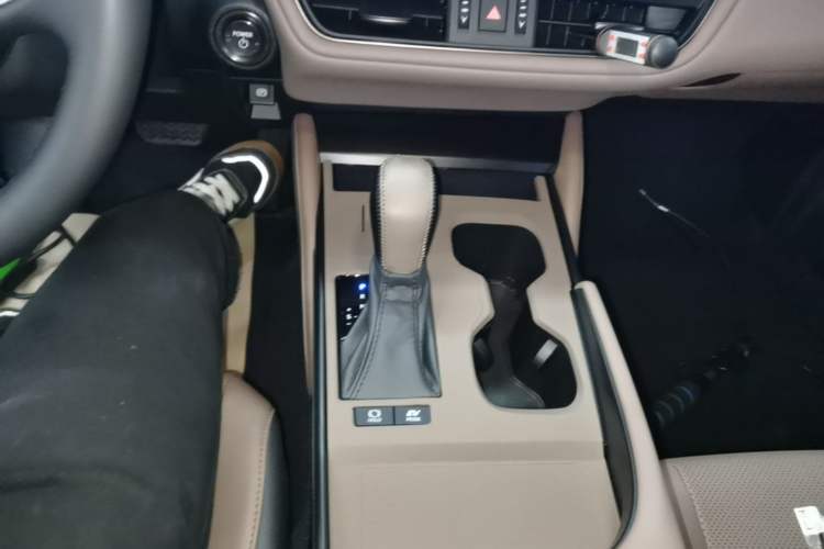 Used Lexus ES 2025 300h Deluxe Edition Gear Lever