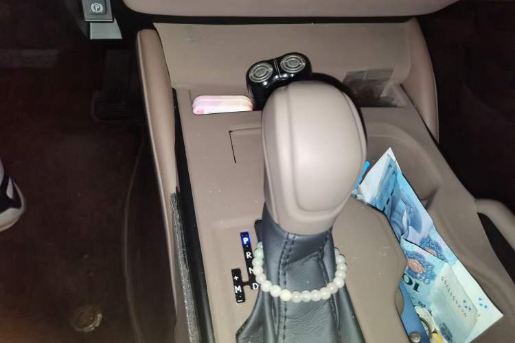 Used Lexus ES 2025 200 Premium Edition Gear Lever