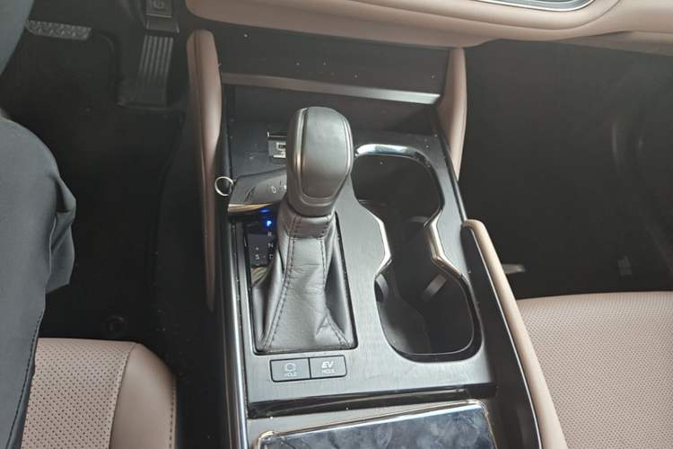 Used Lexus ES 2025 300h Deluxe Edition Gear Lever