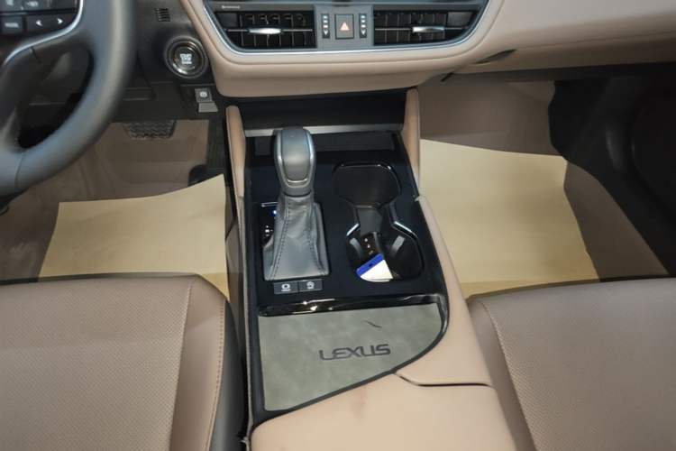 Used Lexus ES 2025 200 Premium Edition Gear Lever