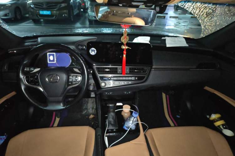 Used Lexus ES 2025 300h Deluxe Edition Headliner