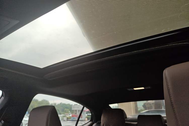 Used Lexus ES 2025 300h Deluxe Edition Headliner