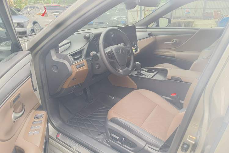 Used Lexus ES 2025 200 Premium Edition Interior 2