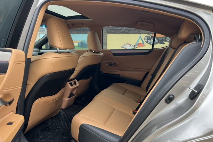 Used Lexus ES 2025 200 Premium Edition Interior 3
