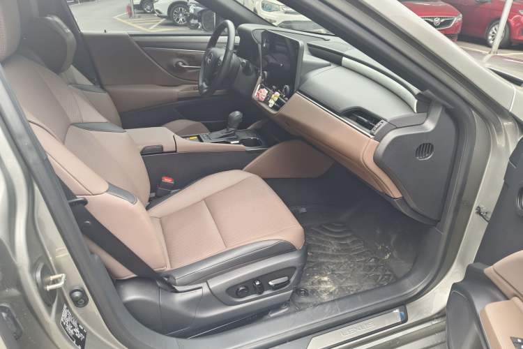 Used Lexus ES 2025 200 Premium Edition Interior 3