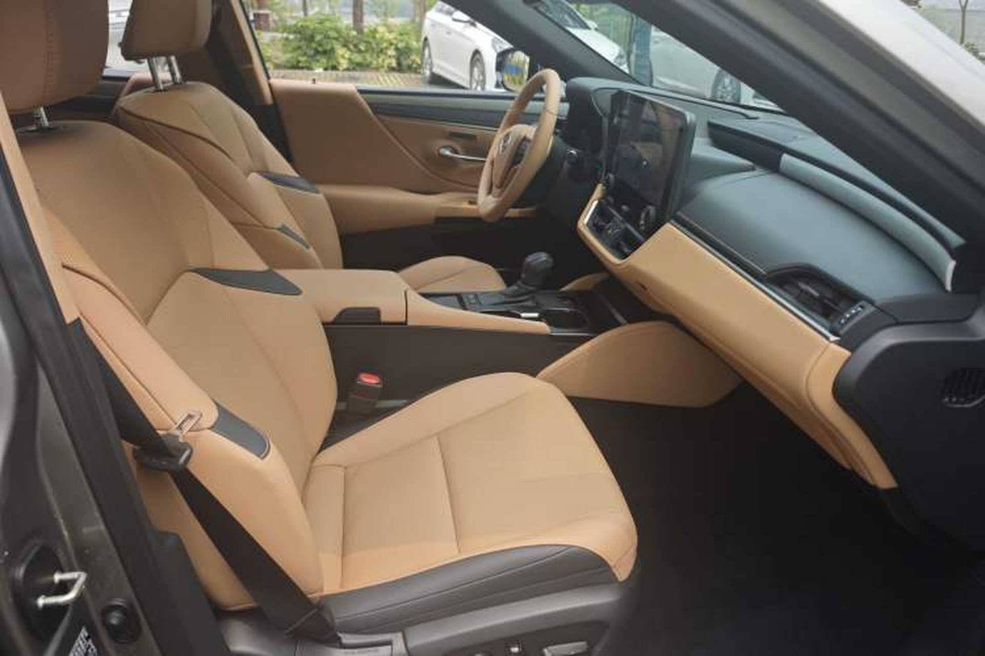 Used Lexus ES 2025 200 Premium Edition Interior 3