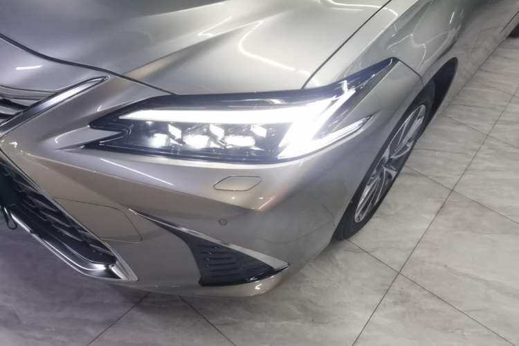 Used Lexus ES 2025 300h Deluxe Edition Left Front Headlight