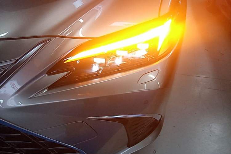 Used Lexus ES 2025 200 Premium Edition Left Front Headlight