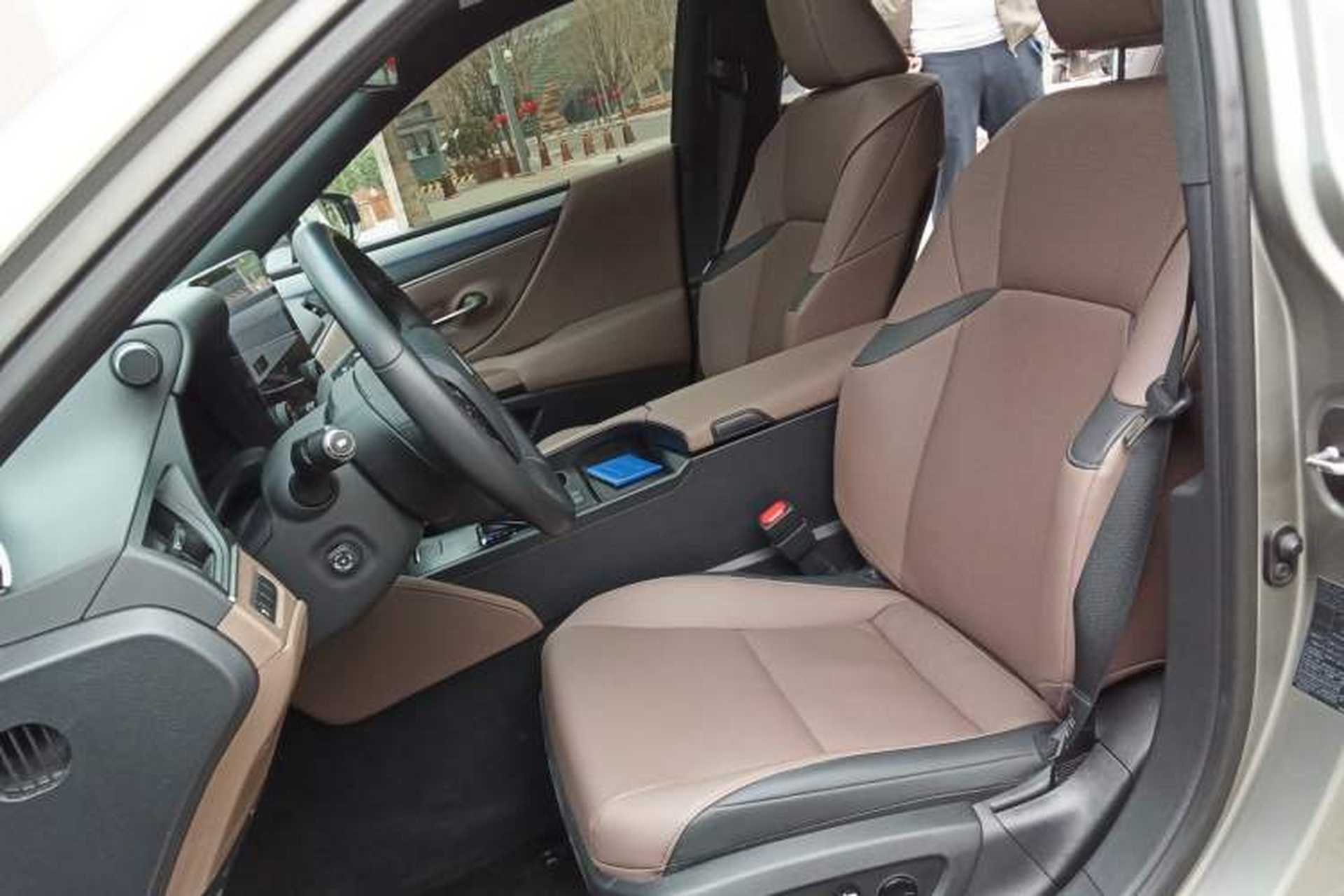Used Lexus ES 2025 200 Premium Edition Left Front Seat