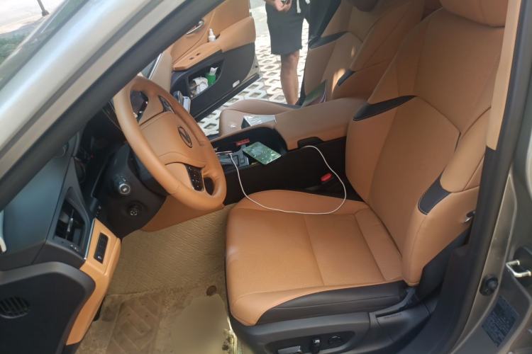 Used Lexus ES 2025 200 Premium Edition Left Front Seat