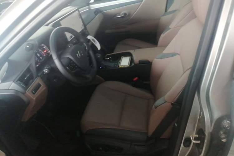 Used Lexus ES 2025 200 Premium Edition Left Front Seat