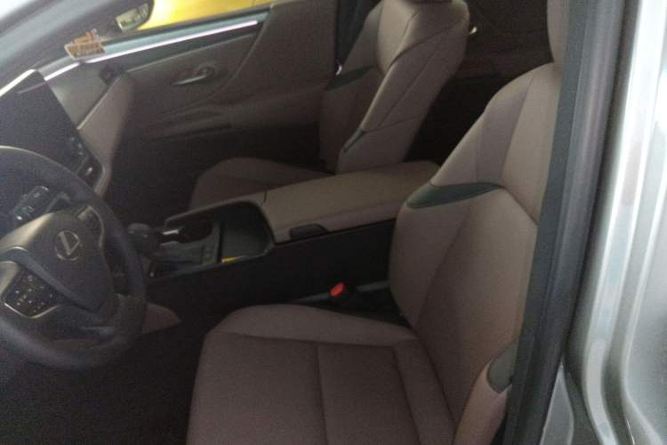 Used Lexus ES 2025 200 Premium Edition Left Front Seat