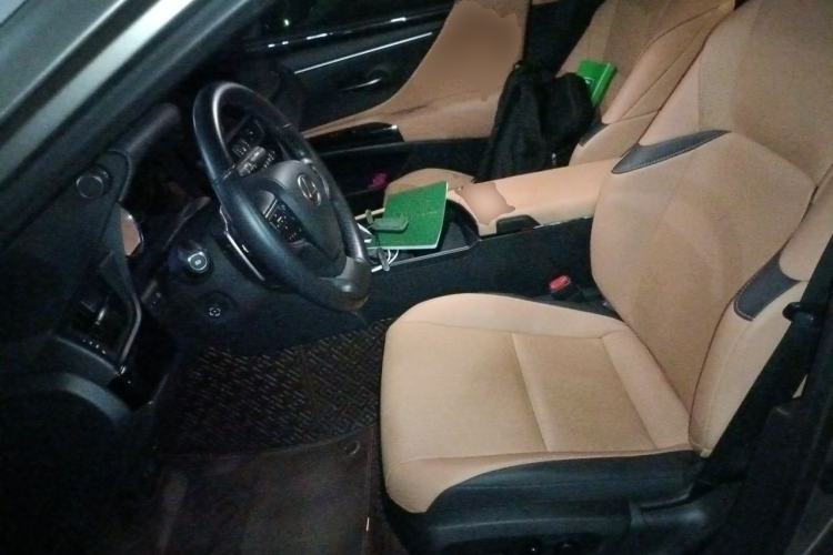 Used Lexus ES 2025 300h Deluxe Edition Left Front Seat