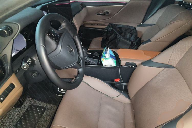 Used Lexus ES 2025 200 Premium Edition Left Front Seat