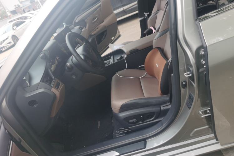 Used Lexus ES 2025 200 Premium Edition Left Front Seat