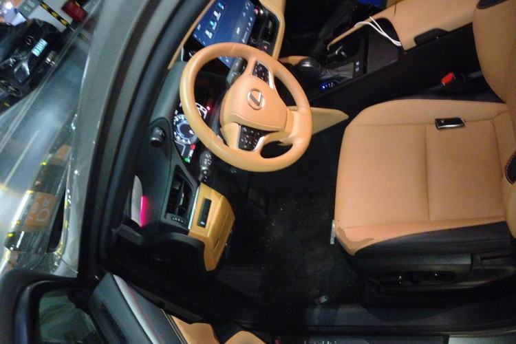 Used Lexus ES 2025 300h Deluxe Edition Left Front Seat