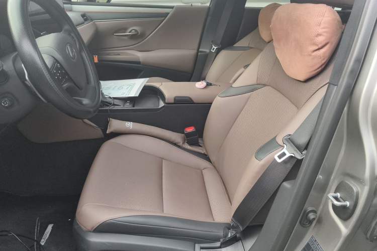 Used Lexus ES 2025 300h Deluxe Edition Left Front Seat