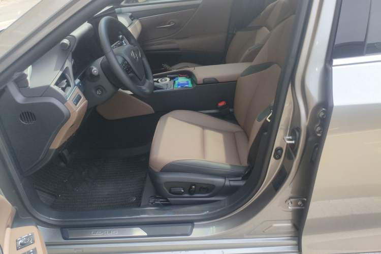 Used Lexus ES 2025 200 Premium Edition Left Front Seat