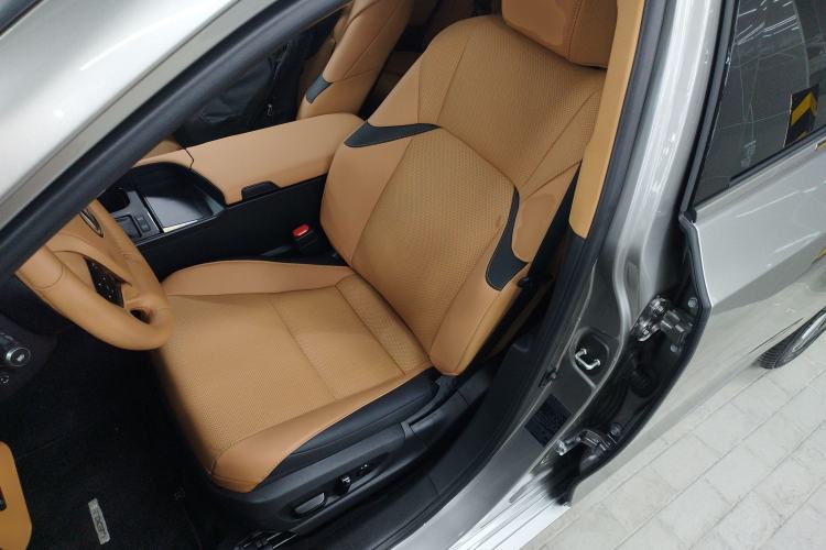 Used Lexus ES 2025 200 Premium Edition Left Front Seat