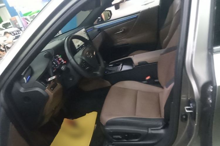 Used Lexus ES 2025 200 Premium Edition Left Front Seat