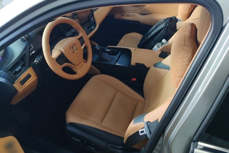 Used Lexus ES 2025 200 Premium Edition Left Front Seat
