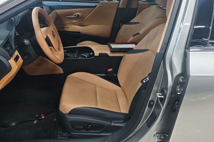 Used Lexus ES 2025 200 Premium Edition Left Front Seat