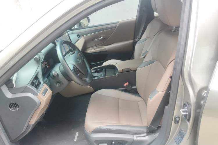 Used Lexus ES 2025 200 Premium Edition Left Front Seat