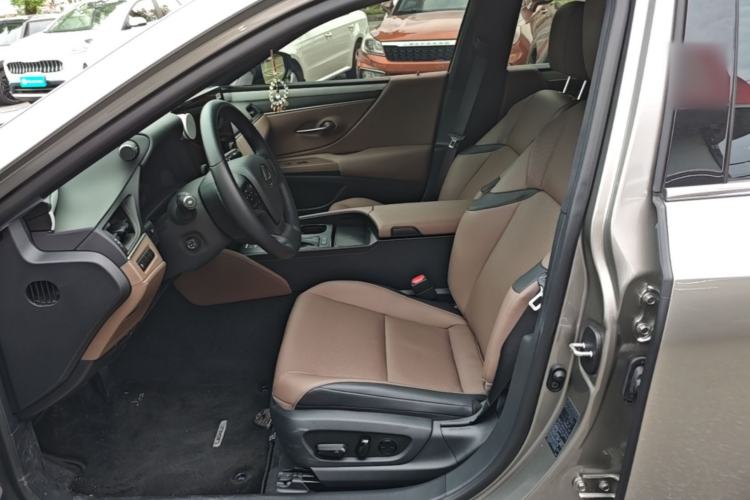 Used Lexus ES 2025 200 Premium Edition Left Front Seat