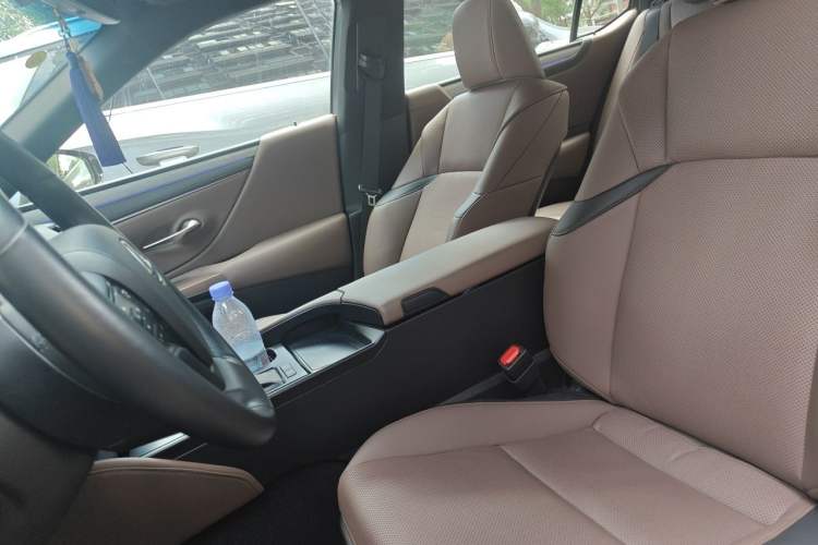 Used Lexus ES 2025 200 Premium Edition Left Front Seat