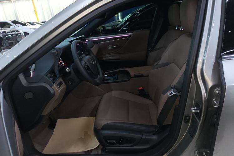 Used Lexus ES 2025 200 Premium Edition Left Front Seat