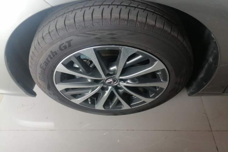 Used Lexus ES 2025 200 Premium Edition Left Front Wheel Hub