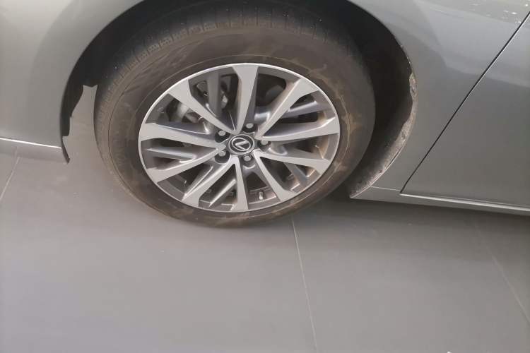 Used Lexus ES 2025 200 Premium Edition Left Front Wheel Hub