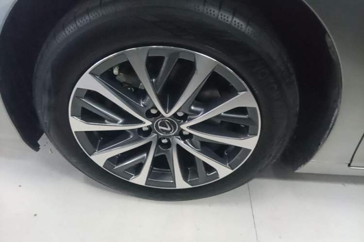 Used Lexus ES 2025 200 Premium Edition Left Front Wheel Hub