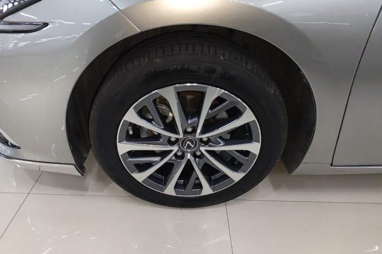 Used Lexus ES 2025 200 Premium Edition Left Front Wheel Hub