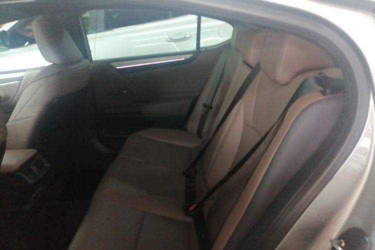 Used Lexus ES 2025 200 Premium Edition Left Rear Seat