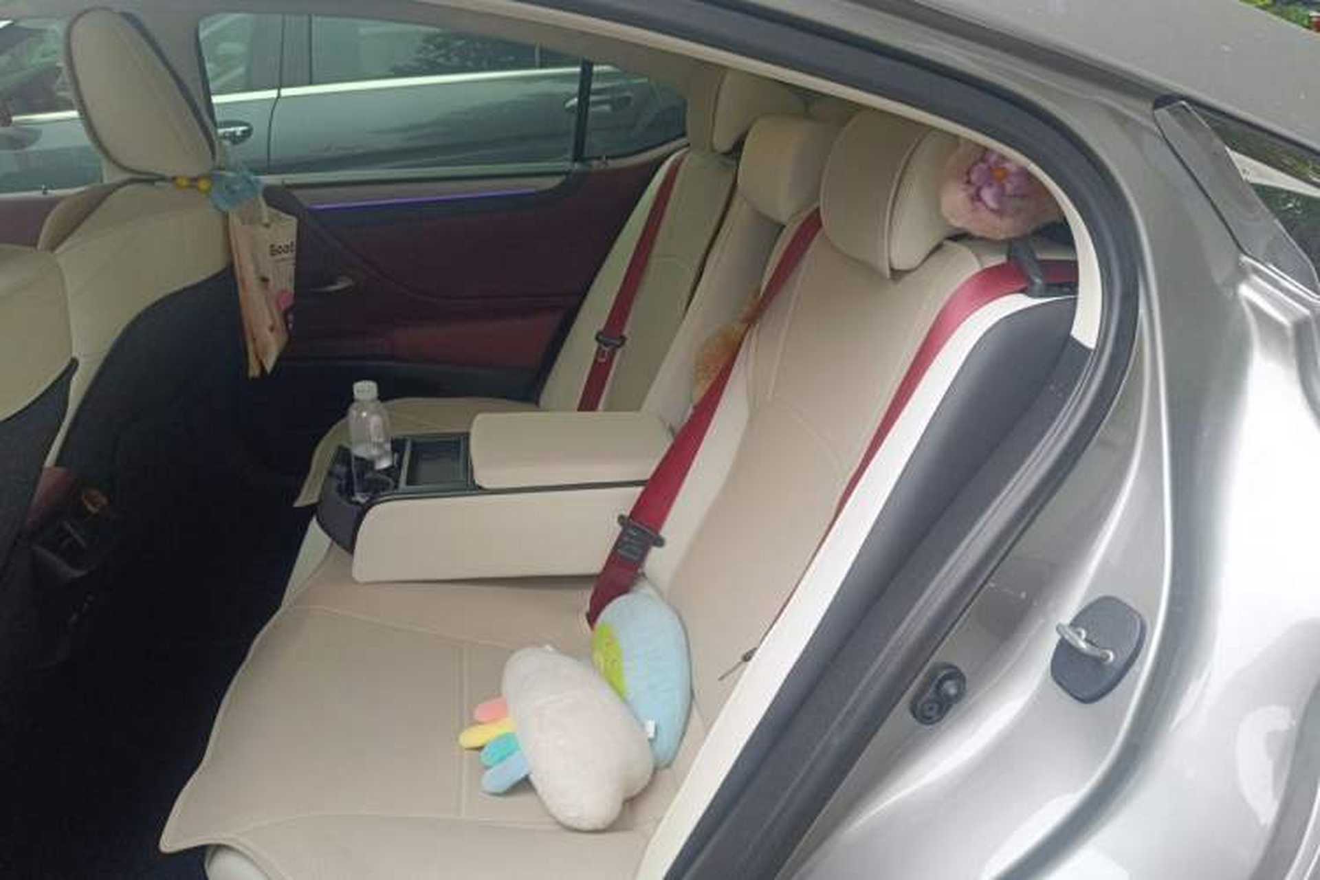 Used Lexus ES 2025 300h Deluxe Edition Left Rear Seat
