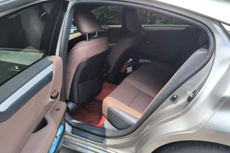 Used Lexus ES 2025 200 Premium Edition Left Rear Seat