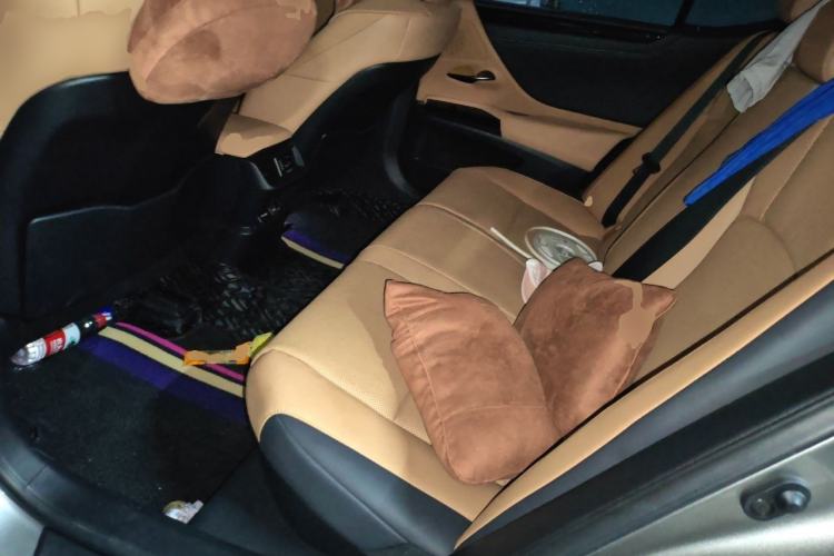 Used Lexus ES 2025 300h Deluxe Edition Left Rear Seat