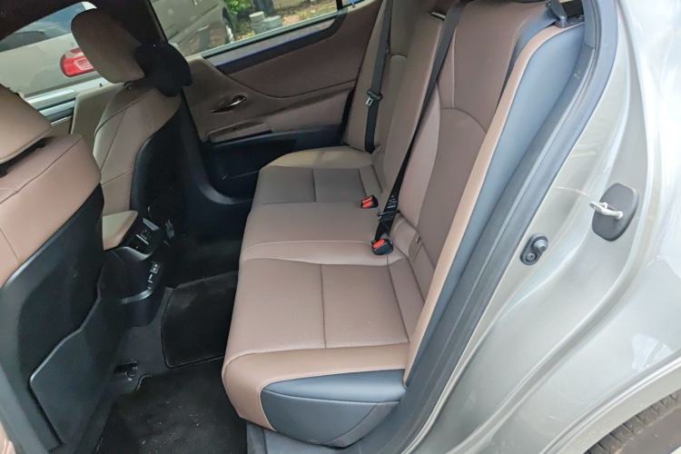Used Lexus ES 2025 200 Premium Edition Left Rear Seat