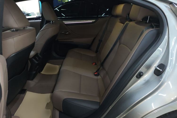 Used Lexus ES 2025 200 Premium Edition Left Rear Seat