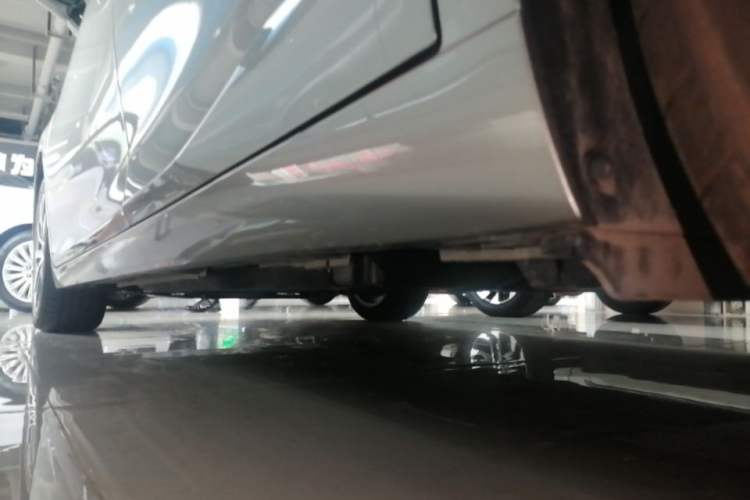 Used Lexus ES 2025 200 Premium Edition Left Side Sill