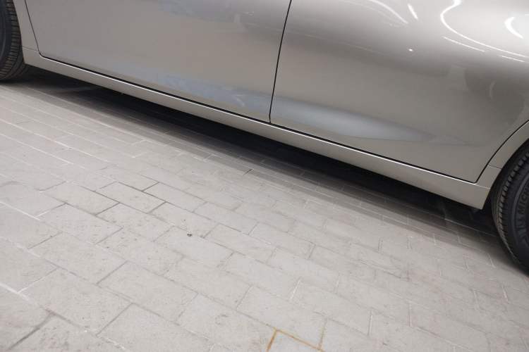 Used Lexus ES 2025 200 Premium Edition Left Side Sill