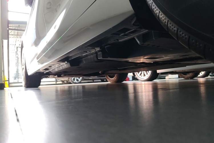 Used Lexus ES 2025 200 Premium Edition Left Side Sill