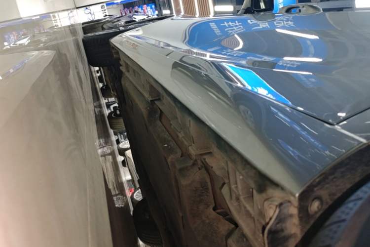 Used Lexus ES 2025 200 Premium Edition Left Side Sill