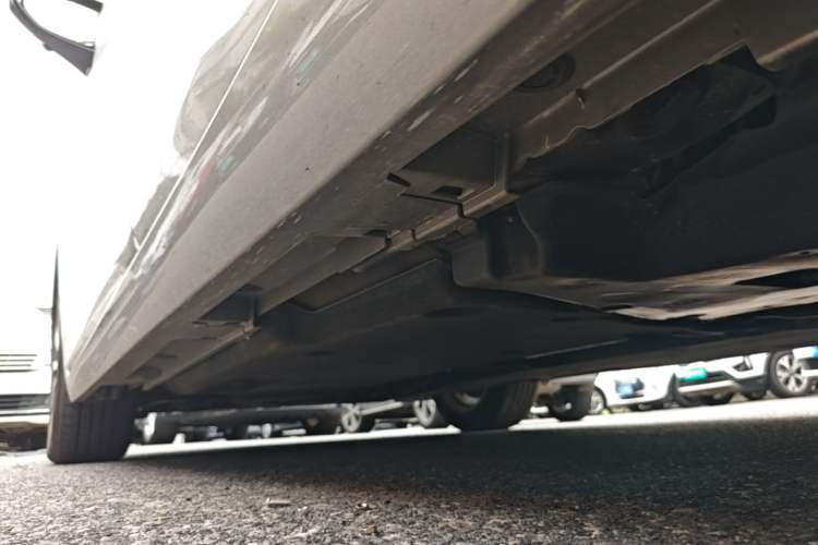 Used Lexus ES 2025 200 Premium Edition Left Side Sill