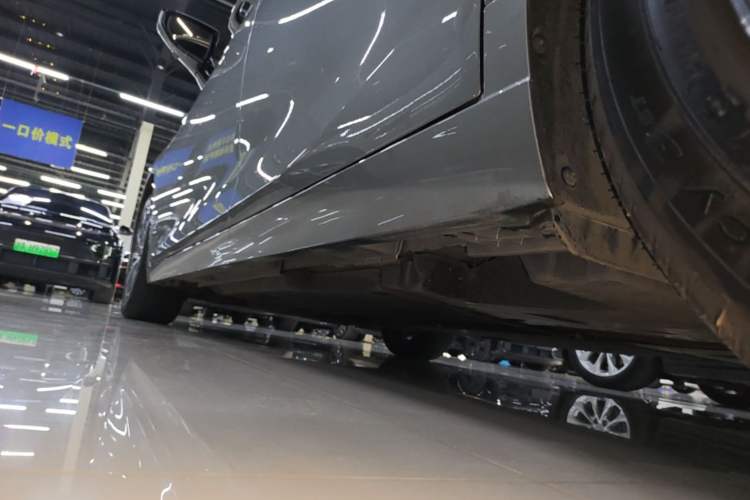 Used Lexus ES 2025 200 Premium Edition Left Side Sill