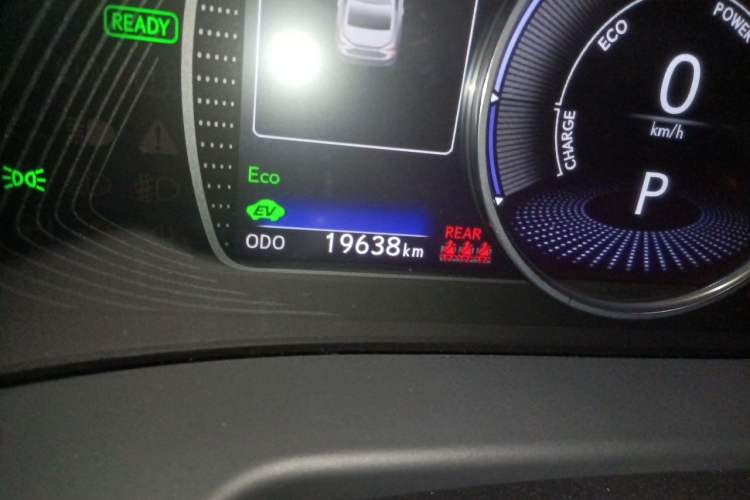 Used Lexus ES 2025 300h Deluxe Edition Odometer Close Up
