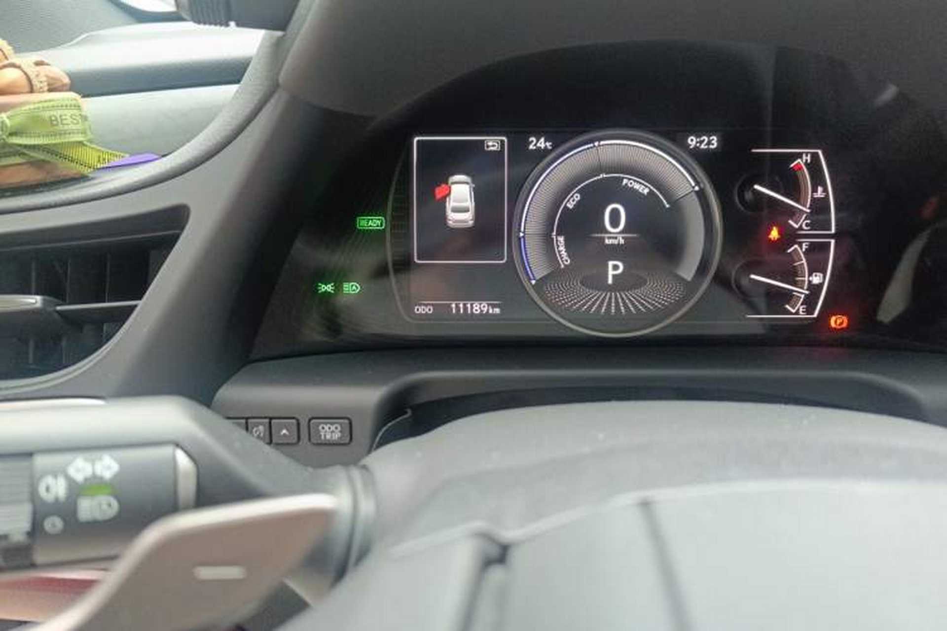Used Lexus ES 2025 300h Deluxe Edition Odometer Close Up